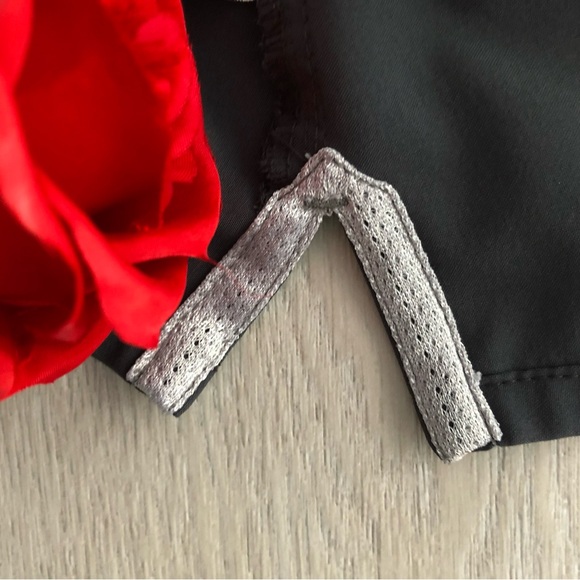 Urbane Performance Grey 3 Pocket Stretch Scrub Top Medium - Picture 6 of 8